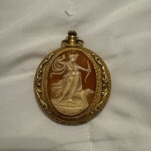 Vintage Max Factor Cameo Style pocket watch style compact.